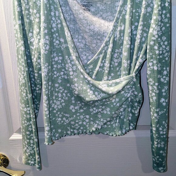 Cute, casual shirt - Picture 3 of 3